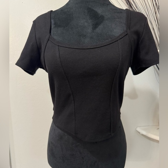 Bozzolo Black Chic and Sleek Minimalist crop Top - Junior Size Large - Picture 1 of 10